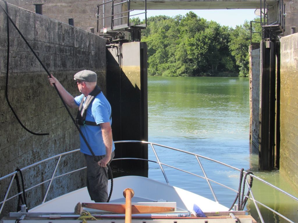 Locking down on Canal du Rhone au Rijn