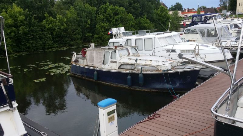 Deadbeat-boat in H2O-St-Jean